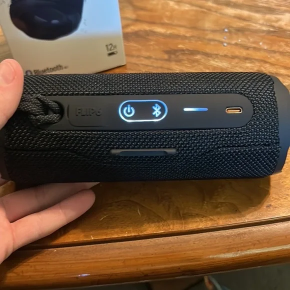 Black JBL flip 6